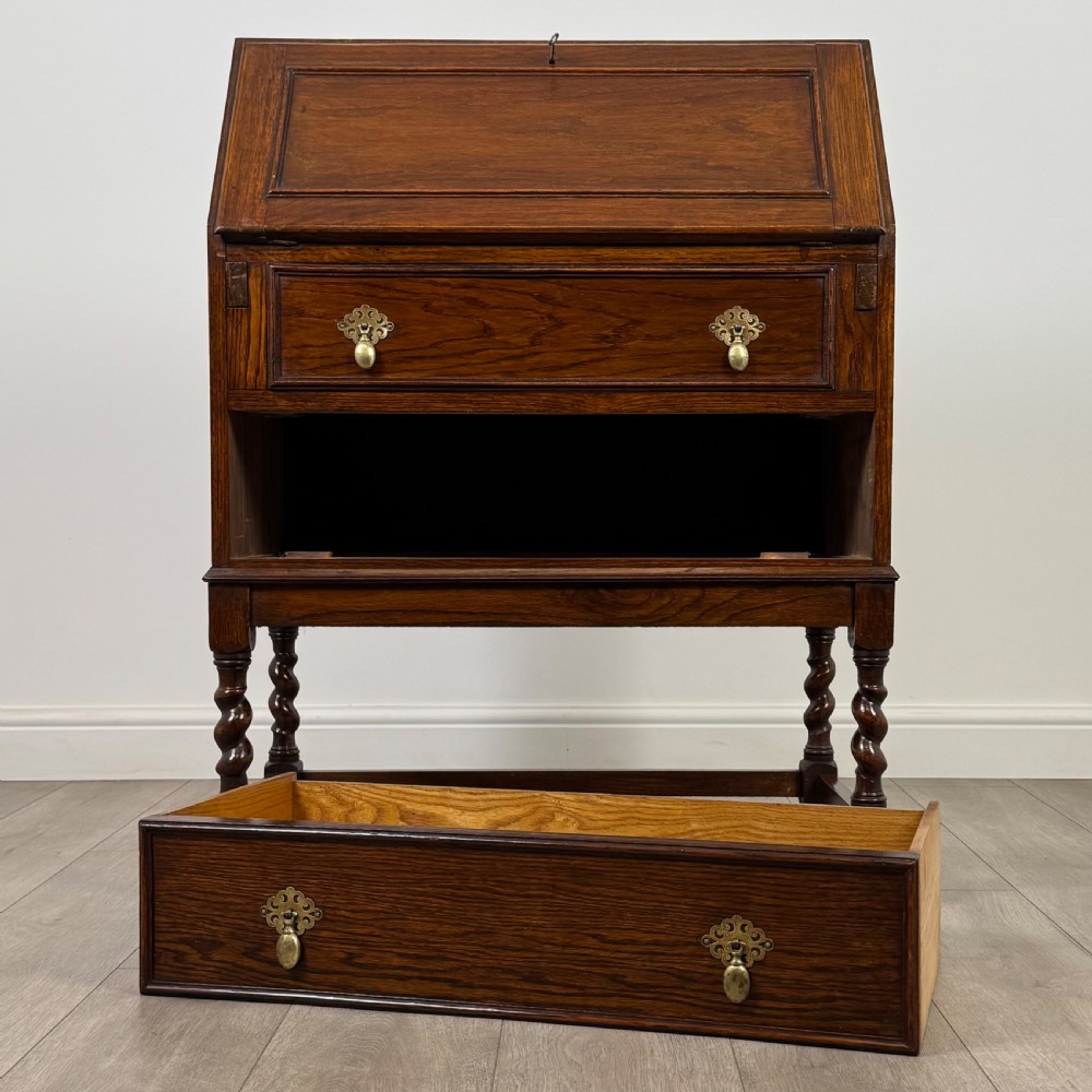 Antique 20th Century Barley Twist Bureau In Oak  View XII