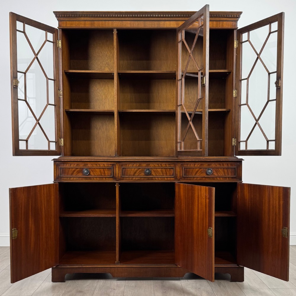  Vintage 20th Century Bookcase In Mahogany View III