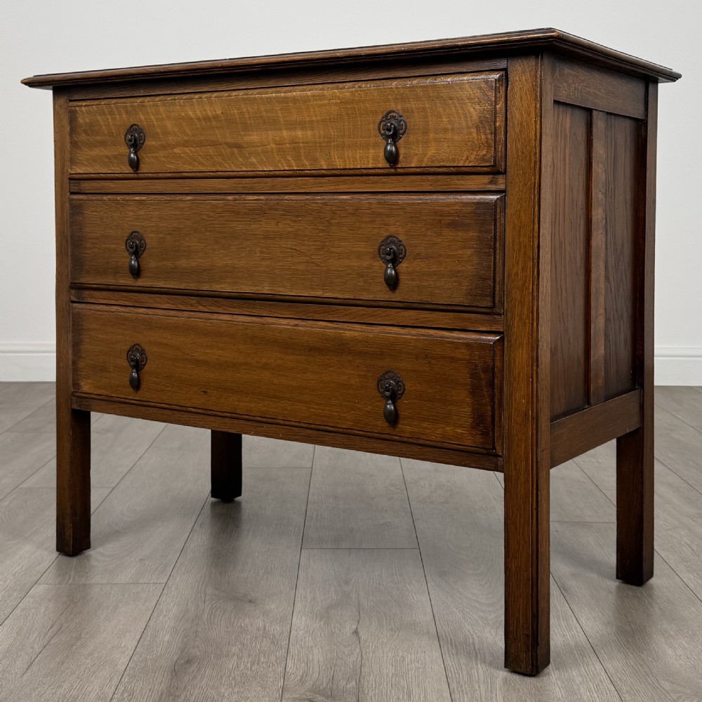  Antique 20th Century Chest Of Drawers In Oak  View II