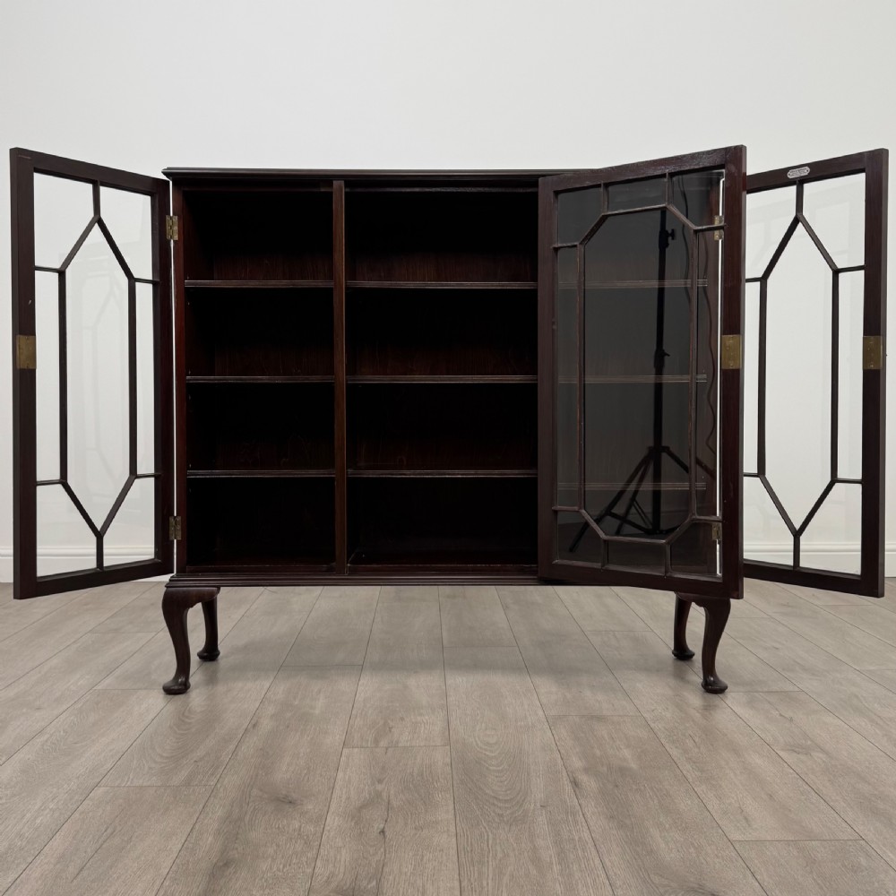Antique 20th Century Good Quality Cabinet In Mahogany  View III