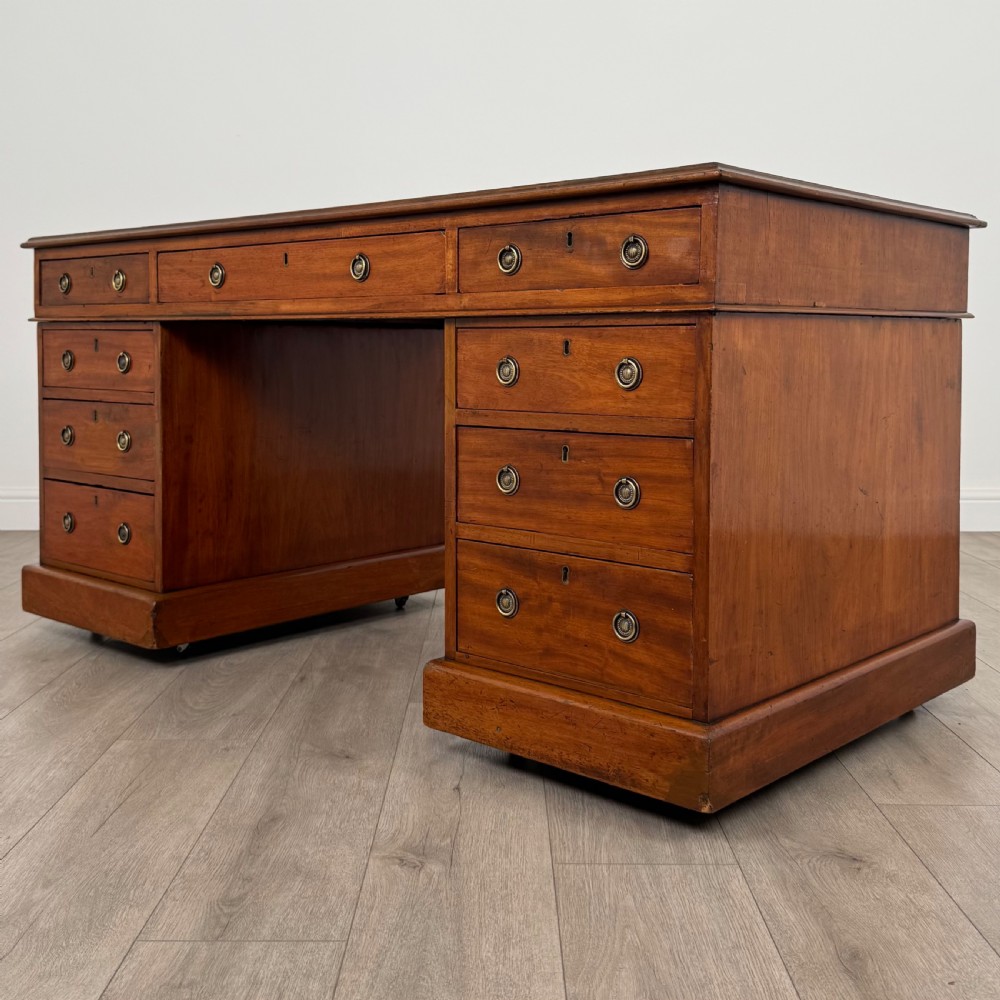 Antique 19th Century Good Quality Pedestal Desk In Mahogany View II
