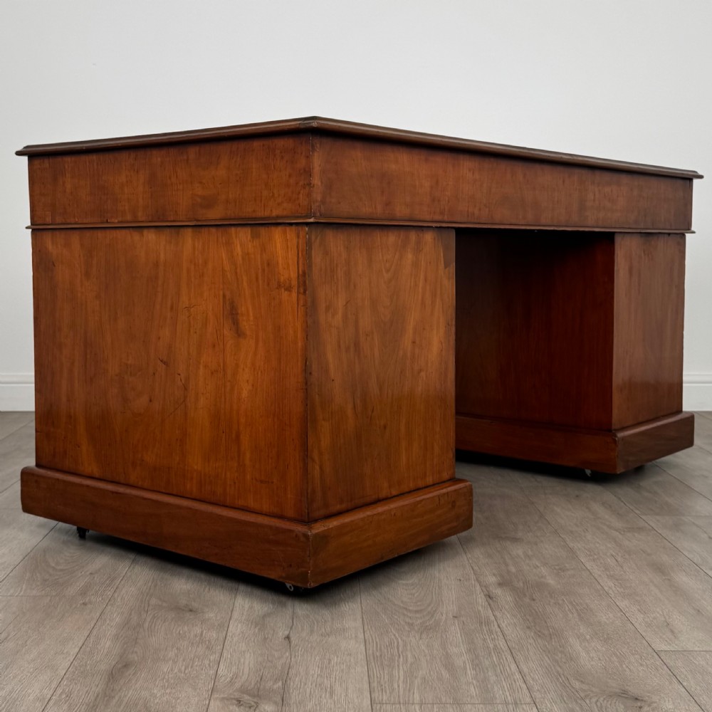 Antique 19th Century Good Quality Pedestal Desk In Mahogany View IV
