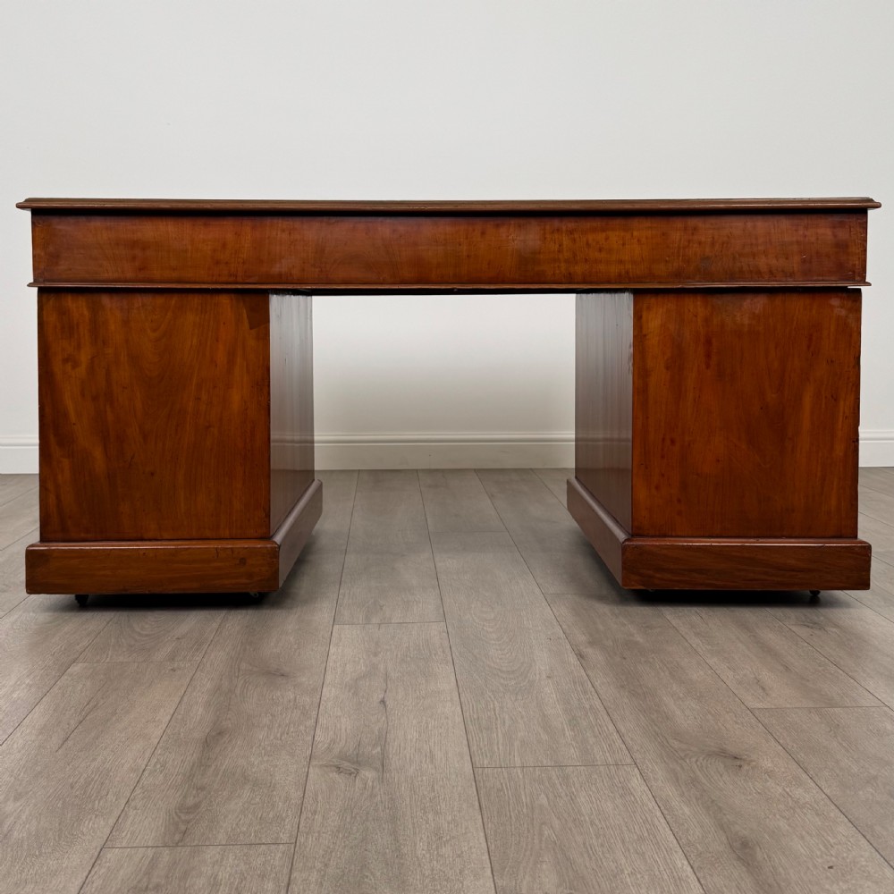 Antique 19th Century Good Quality Pedestal Desk In Mahogany View V