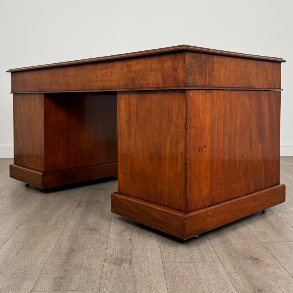 Antique 19th Century Good Quality Pedestal Desk In Mahogany View VI
