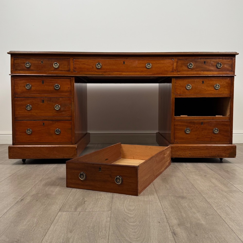 Antique 19th Century Good Quality Pedestal Desk In Mahogany View XII