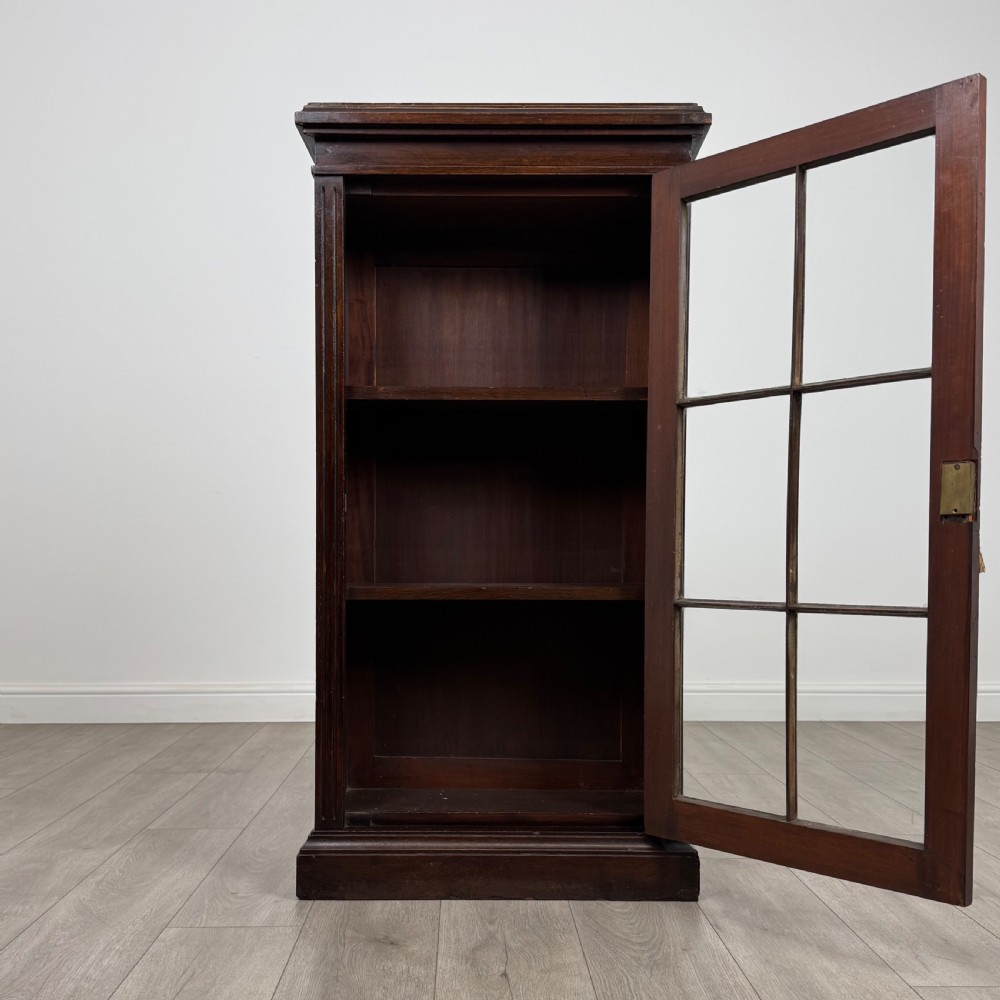 Antique 20th Century Small Oak Display Cabinet Of Good Quality View III