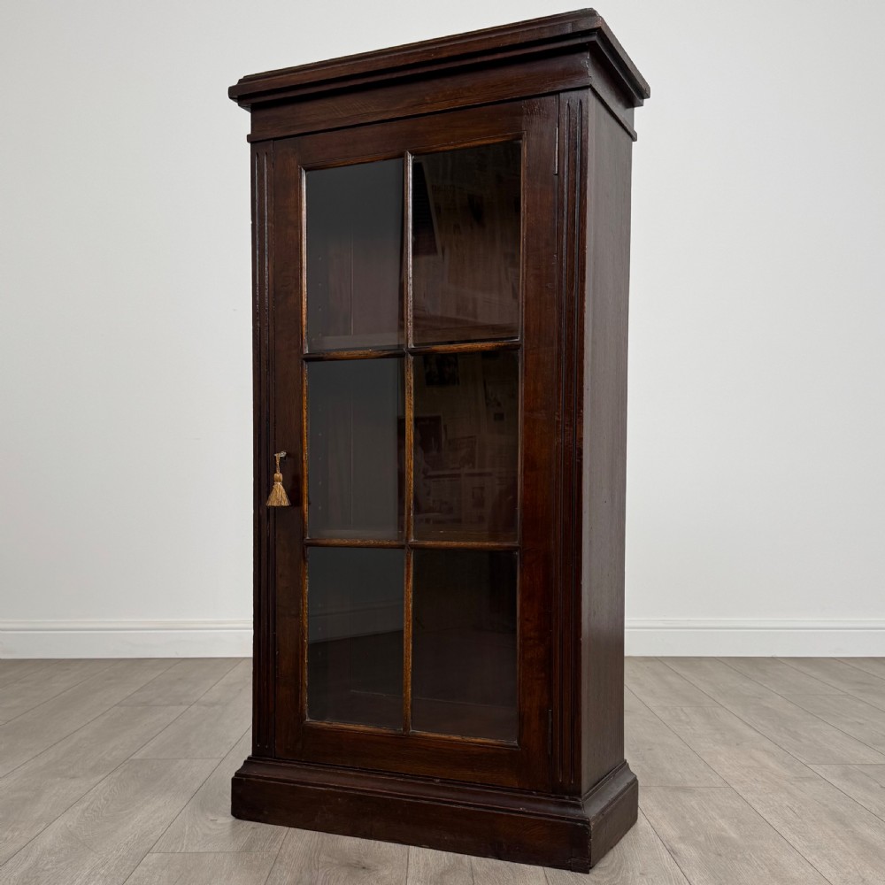 Antique 20th Century Small Oak Display Cabinet Of Good Quality View IV
