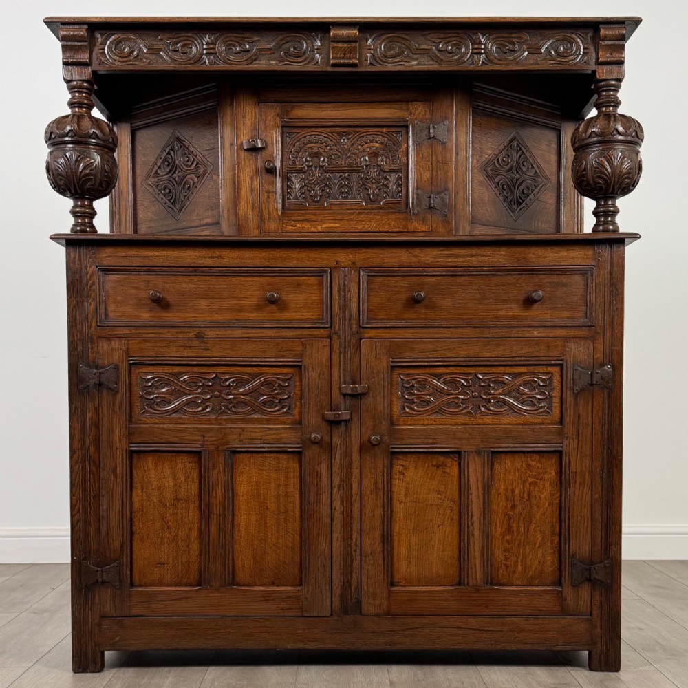 Antique 20th Century Good Quality Court Cupboard In Oak 