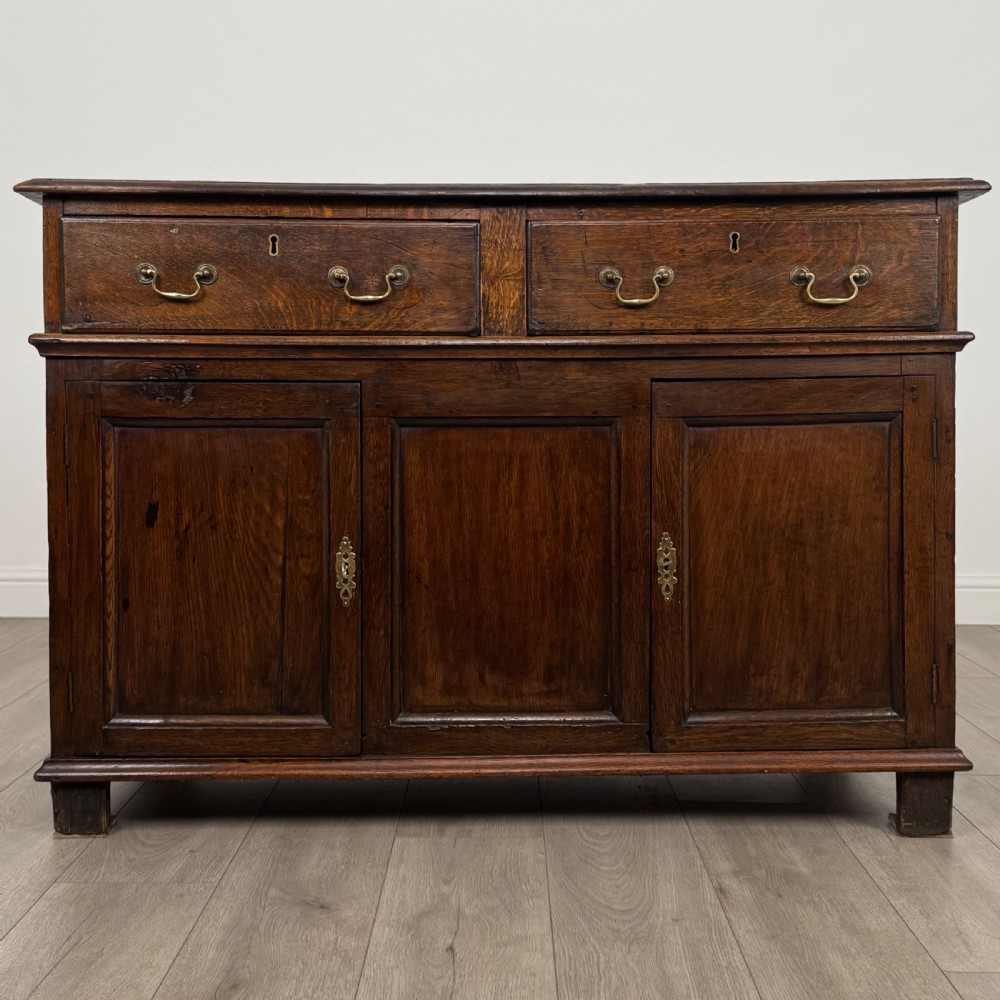 Antique 18th Century Good Quality Cupboard In Oak 