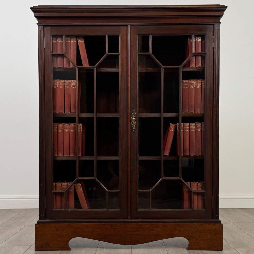 Antique 19th Century Good Quality Display Cabinet In Mahogany 