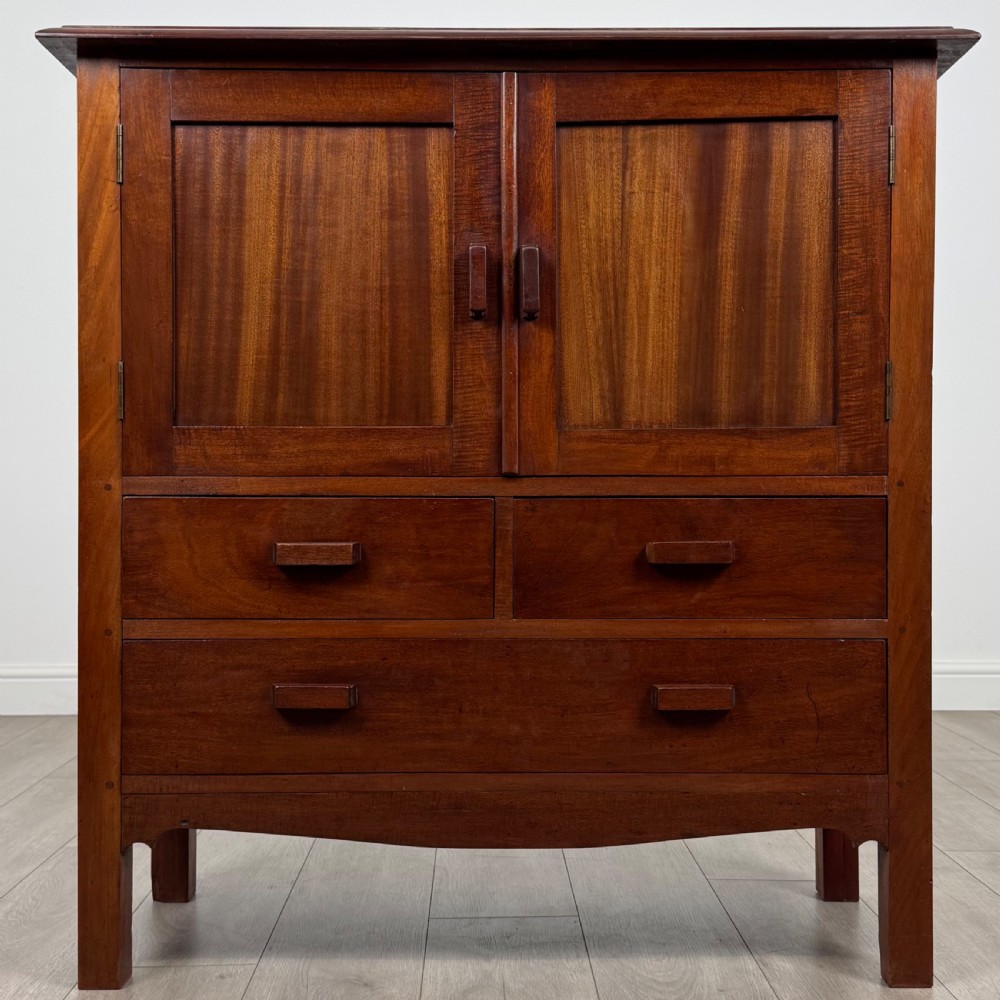 Antique 20th Century Good Quality Cupboard In Mahogany 