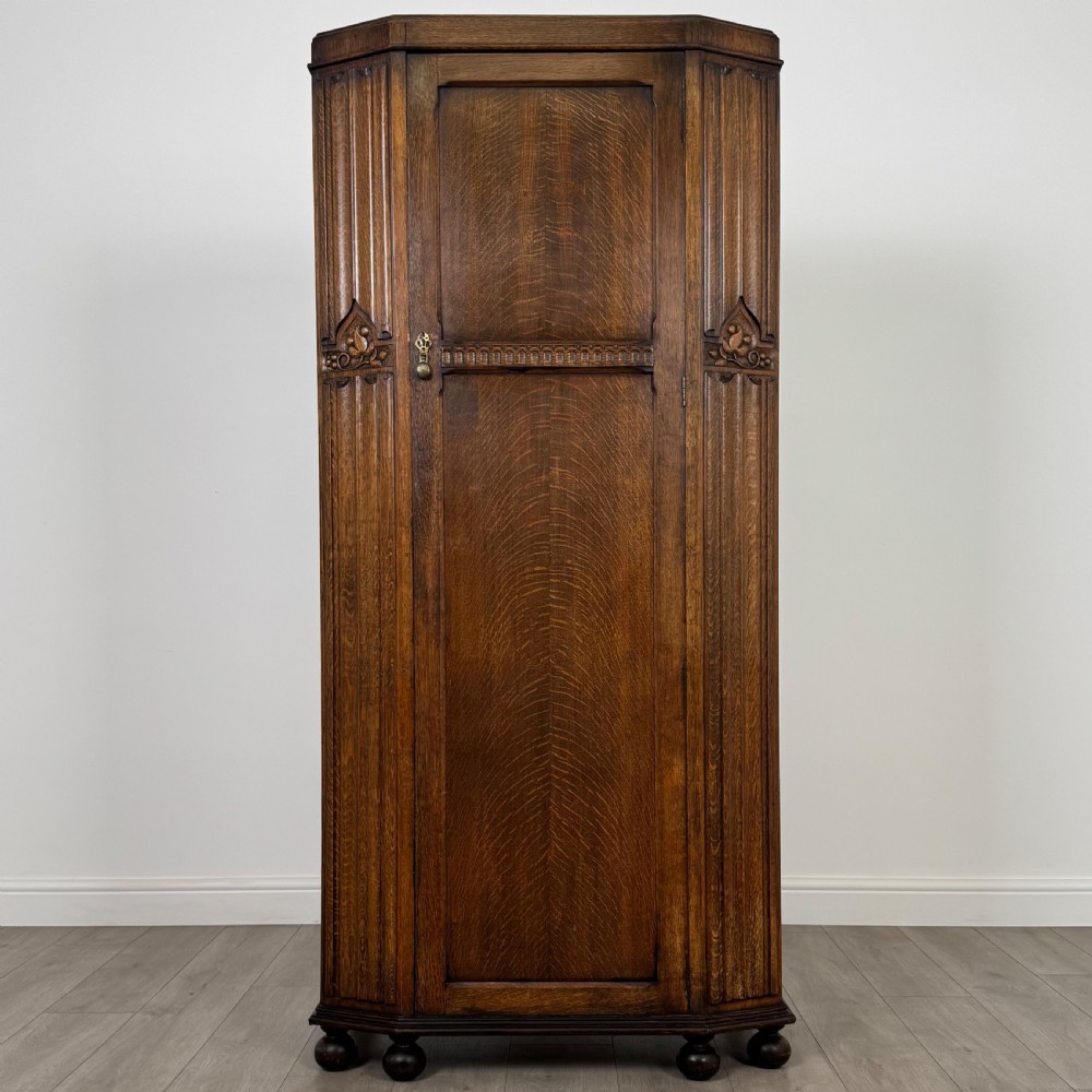 Antique 20th Century Linenfold Wardrobe In Oak
