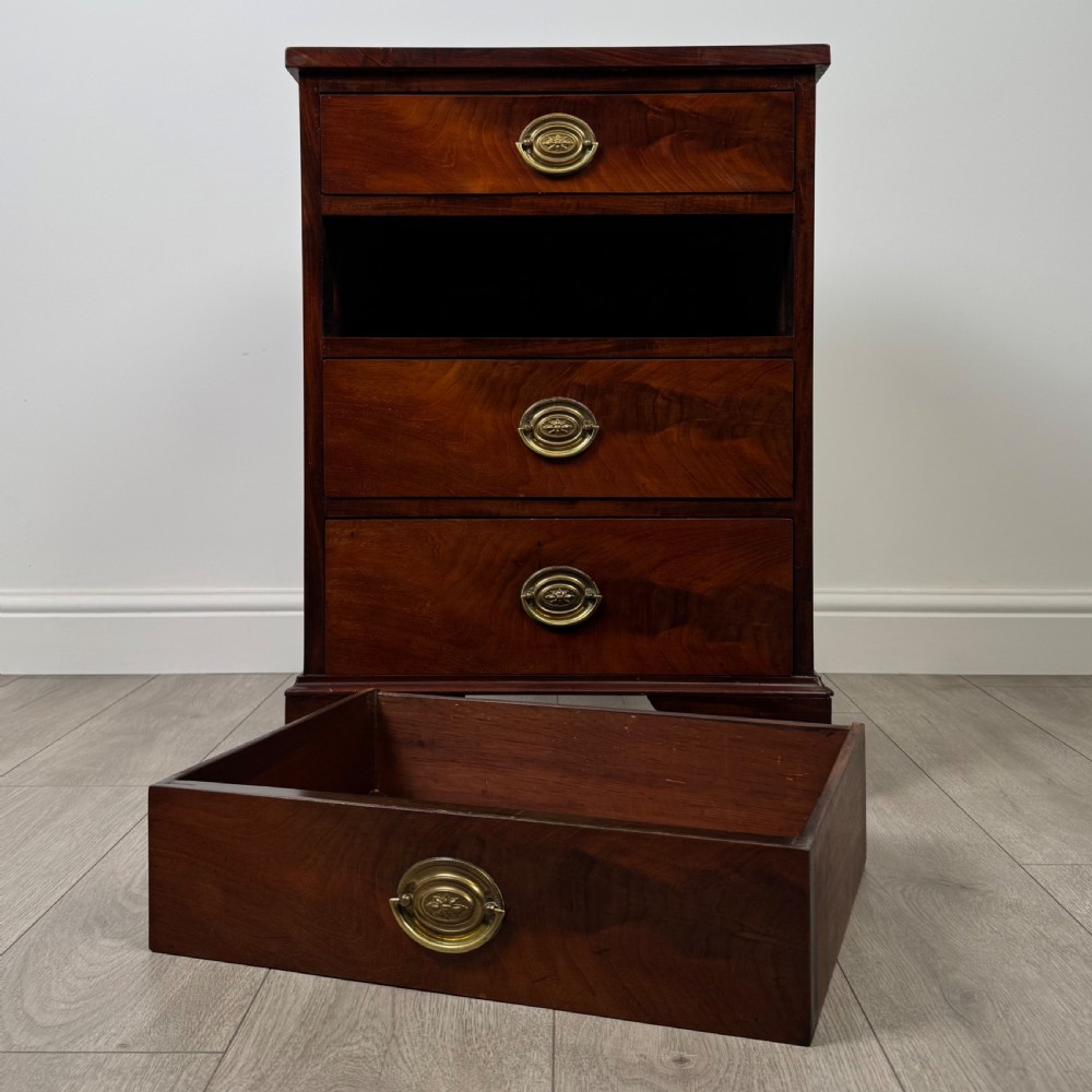 Antique 18th Century Small Mahogany Chest Of Drawers  View X
