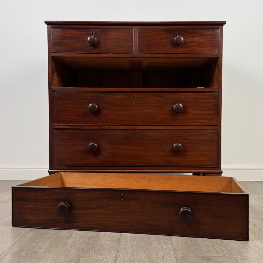 Antique 18th Century Fine Quality Mahogany Chest Of Drawers  View X