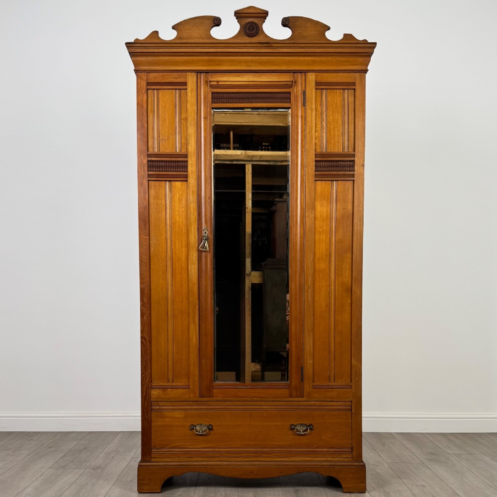 Antique 19th Century Good Quality Wardrobe In Golden Oak