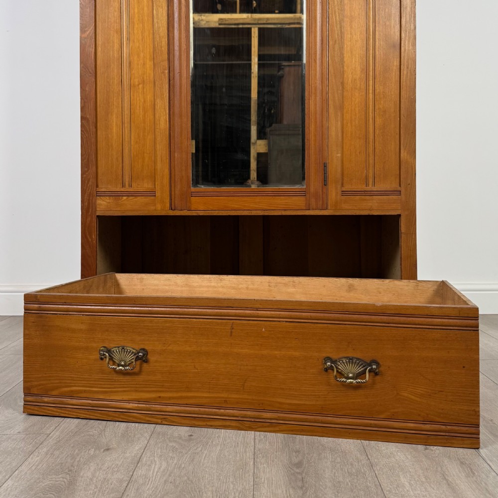 Antique 19th Century Good Quality Wardrobe In Golden Oak View X