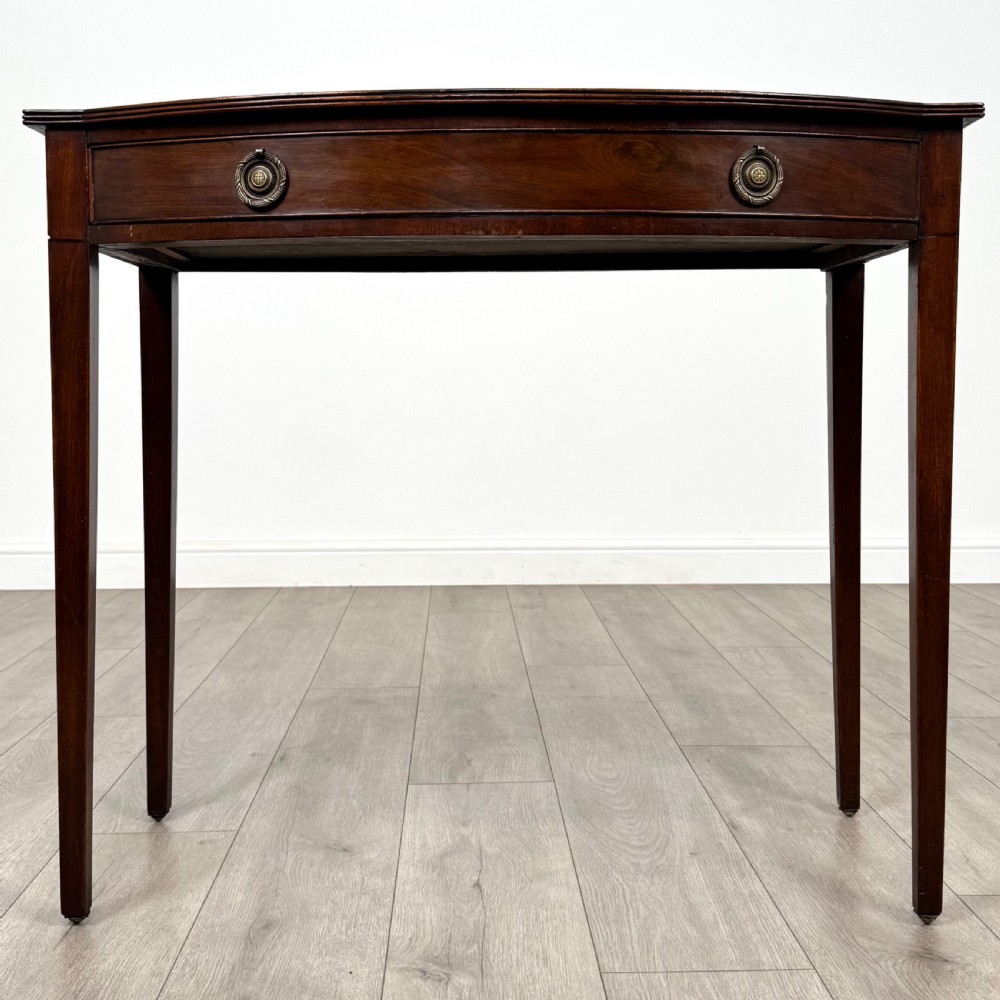  Antique 18th Century Bow Front Writing Table In Mahogany 