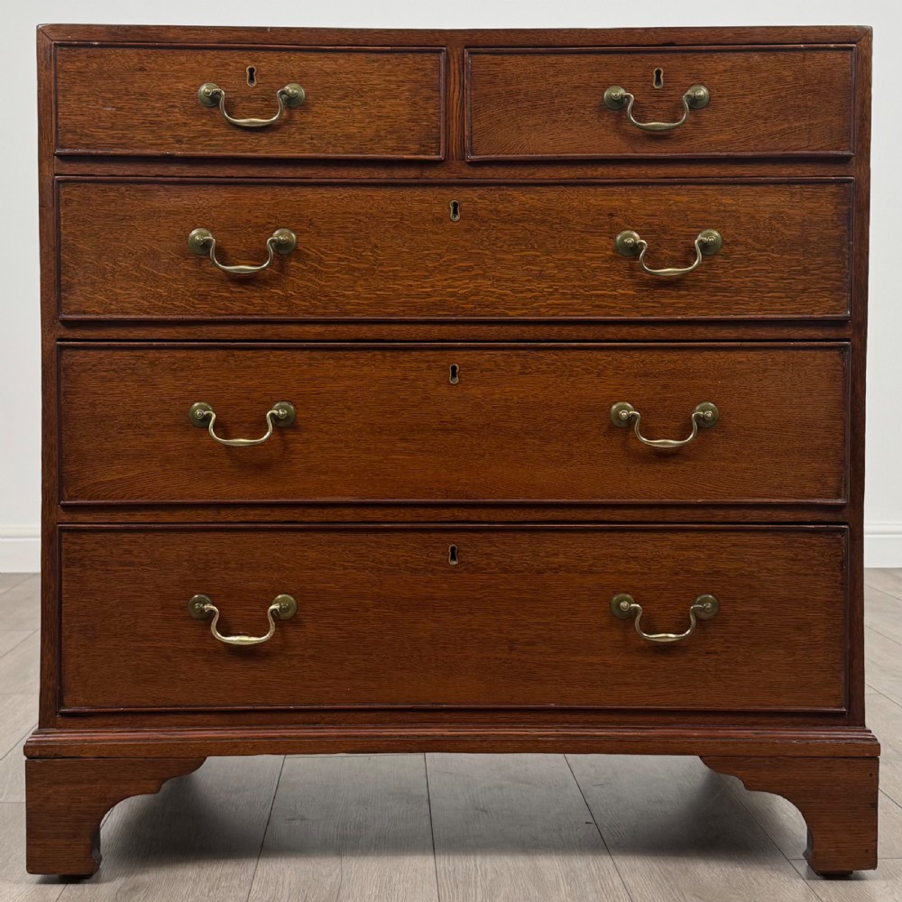 Antique 18th Century Fine Quality Chest Of Drawers In Oak 