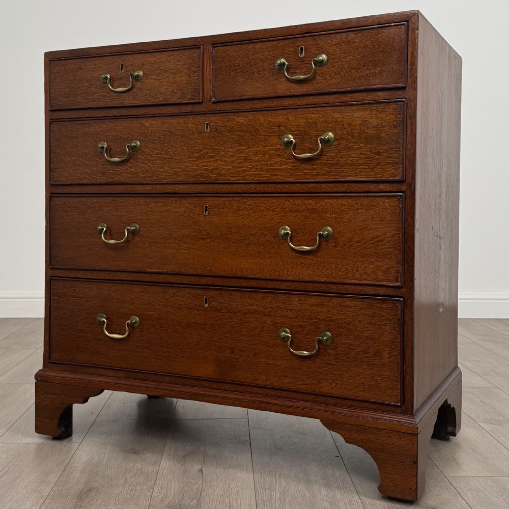 Antique 18th Century Fine Quality Chest Of Drawers In Oak  View II