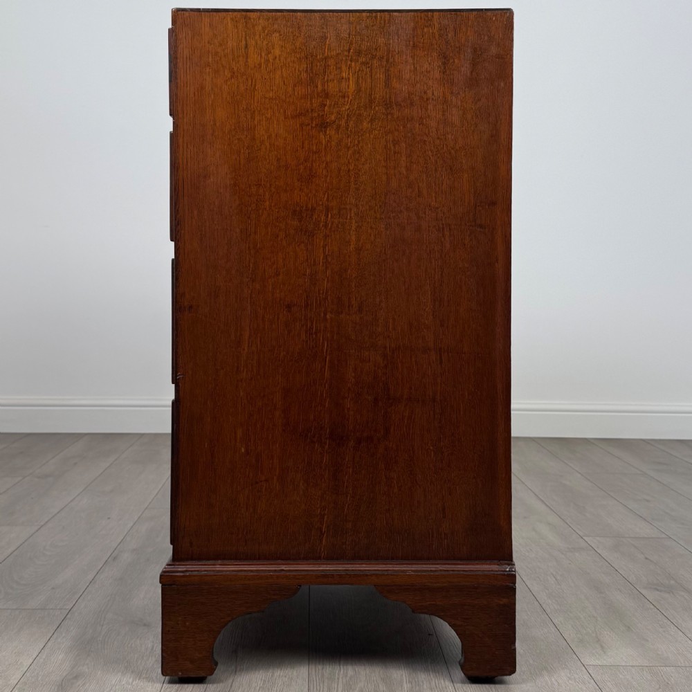 Antique 18th Century Fine Quality Chest Of Drawers In Oak  View III