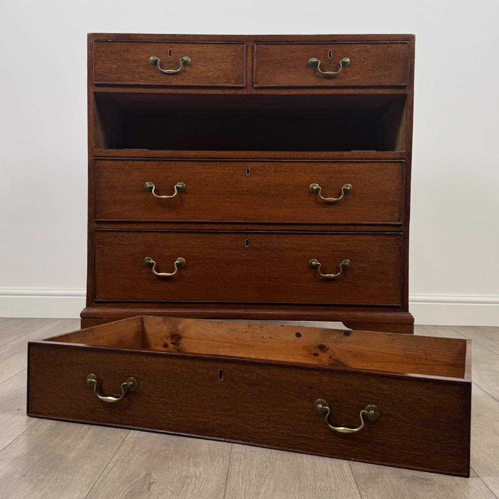 Antique 18th Century Fine Quality Chest Of Drawers In Oak  View X