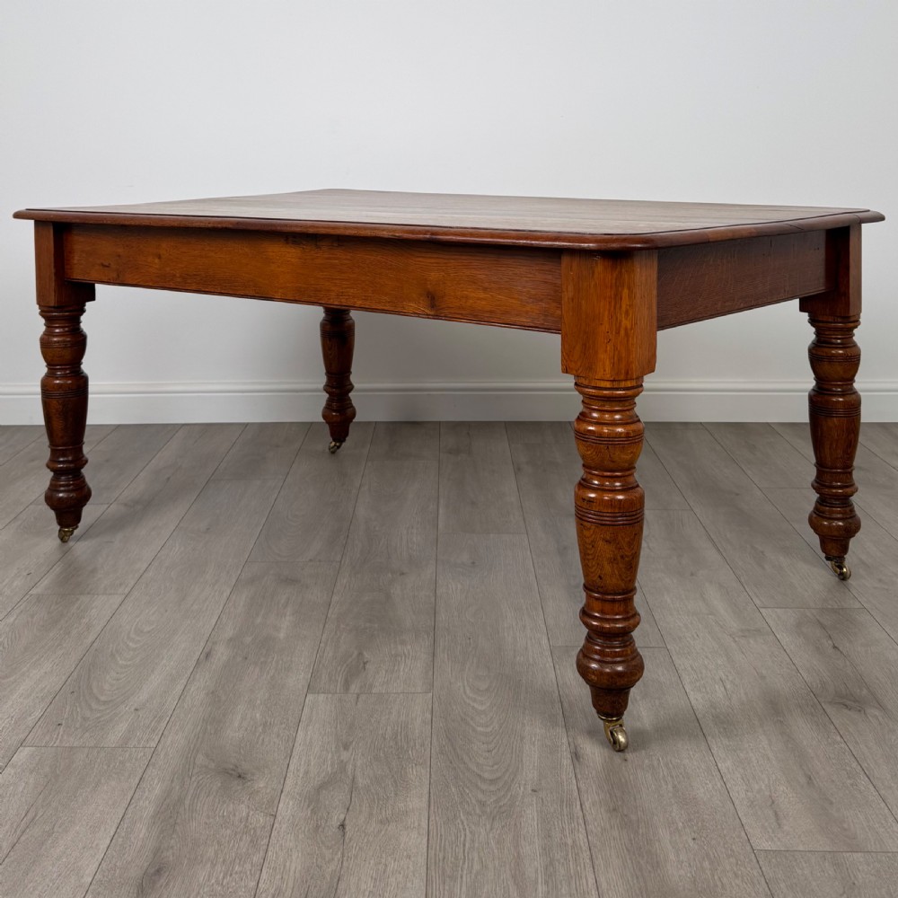 Antique 19th Century Fine Quality Dining Table In Oak 