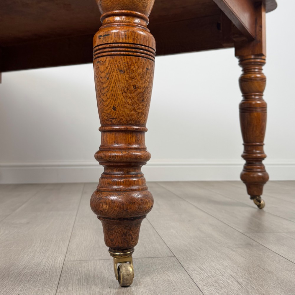 Antique 19th Century Fine Quality Dining Table In Oak  View VI