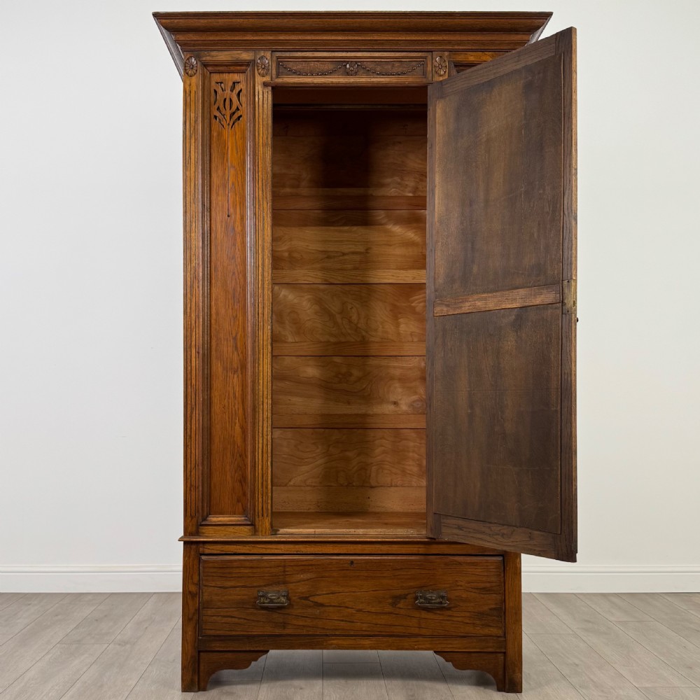 Antique 20th Century Good Quality Wardrobe In Oak  View II