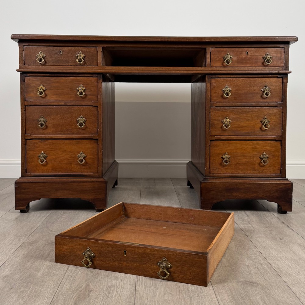 Antique 20th Century Fine Quality Pedestal Desk In Walnut  View X