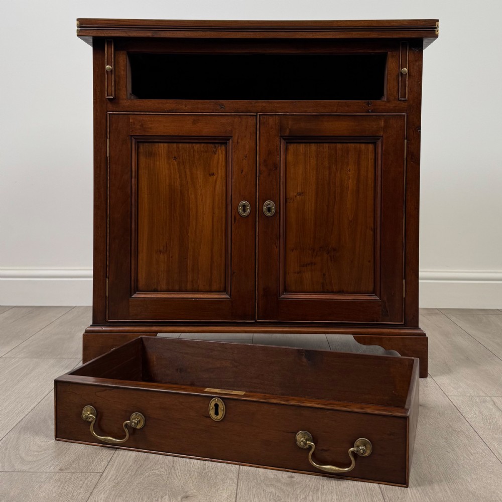 Antique 20th Century Bachelors Chest In Mahogany View XIV