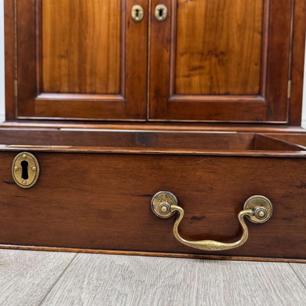 Antique 20th Century Bachelors Chest In Mahogany View XV