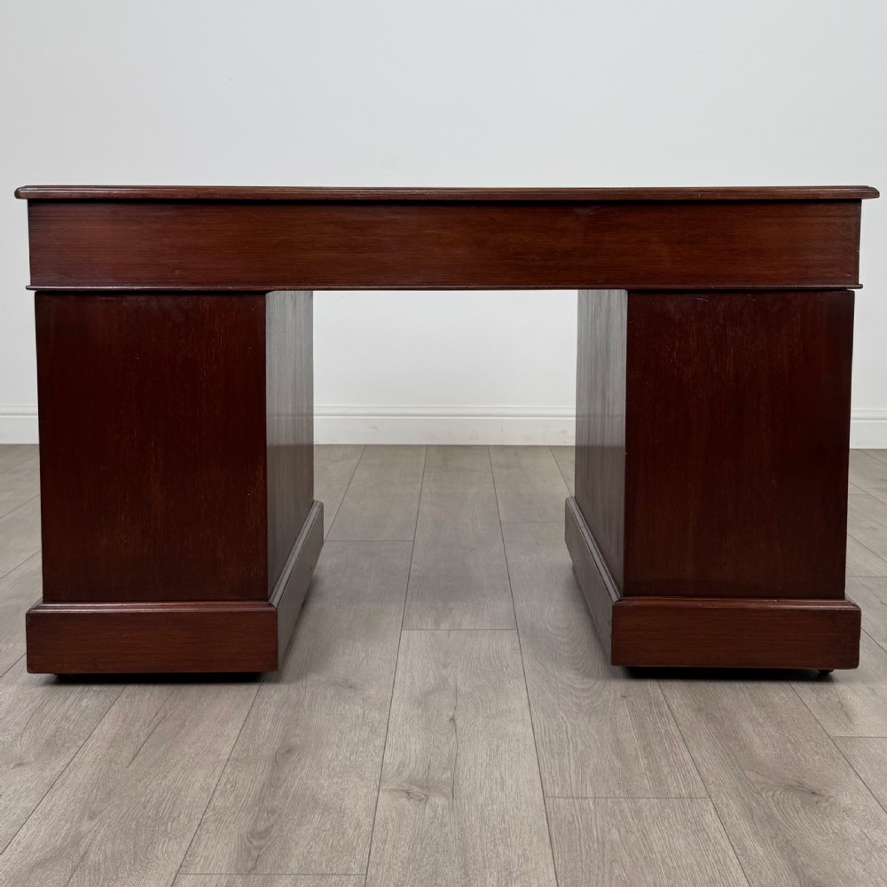Antique 19th Century Good Quality Pedestal Desk In Mahogany  View V