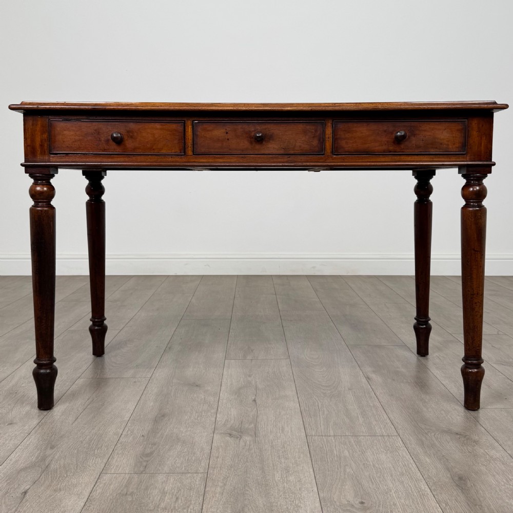 Antique 19th Century Good Quality Writing Table In Mahogany