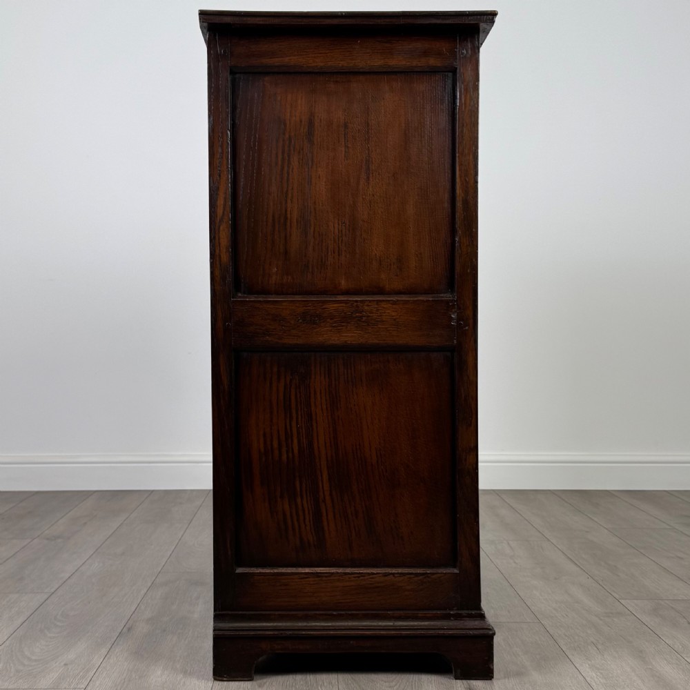 Antique 20th Century Fine Quality Cupboard In Oak  View VIII