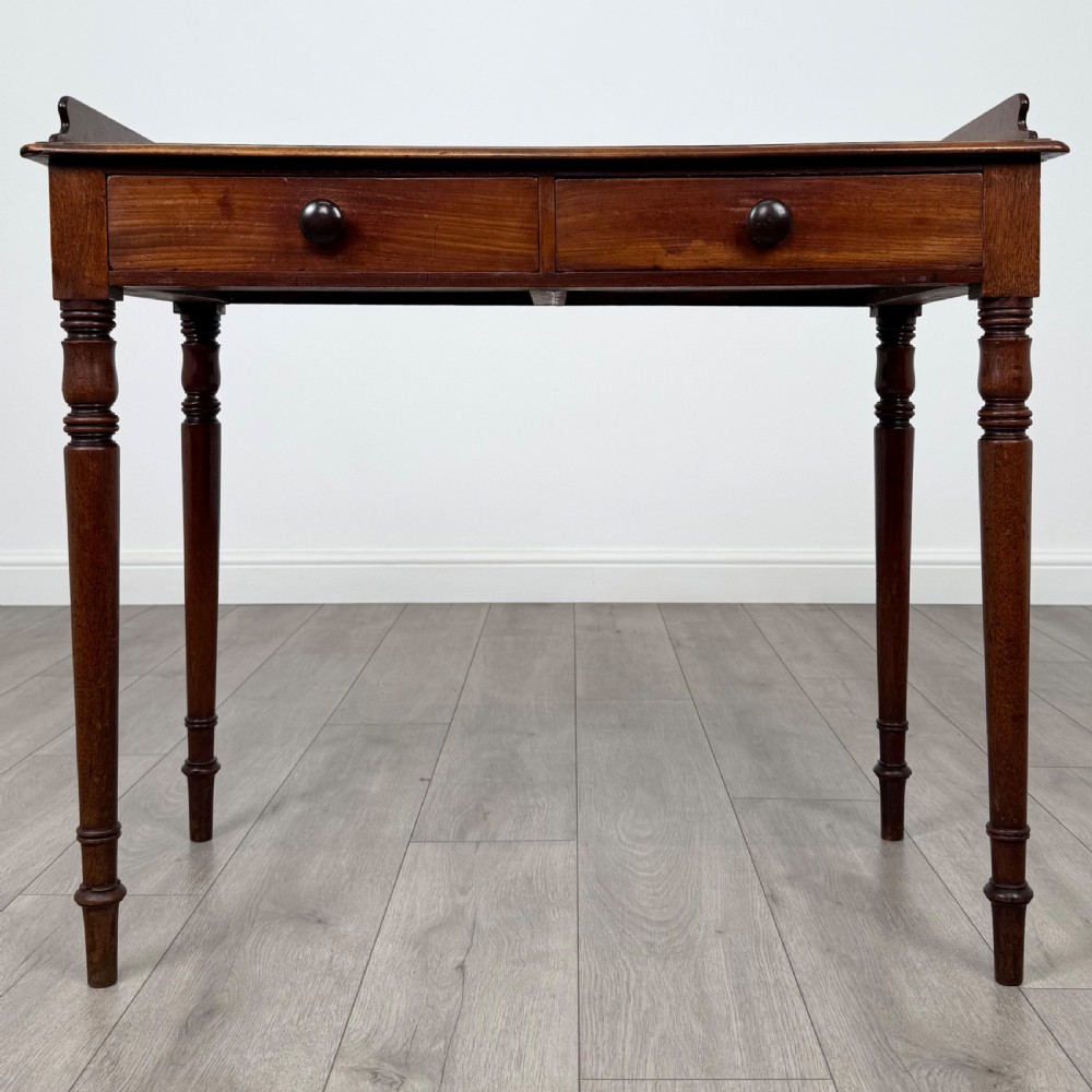 Antique 19th Century Fine Quality Writing Table In Mahogany