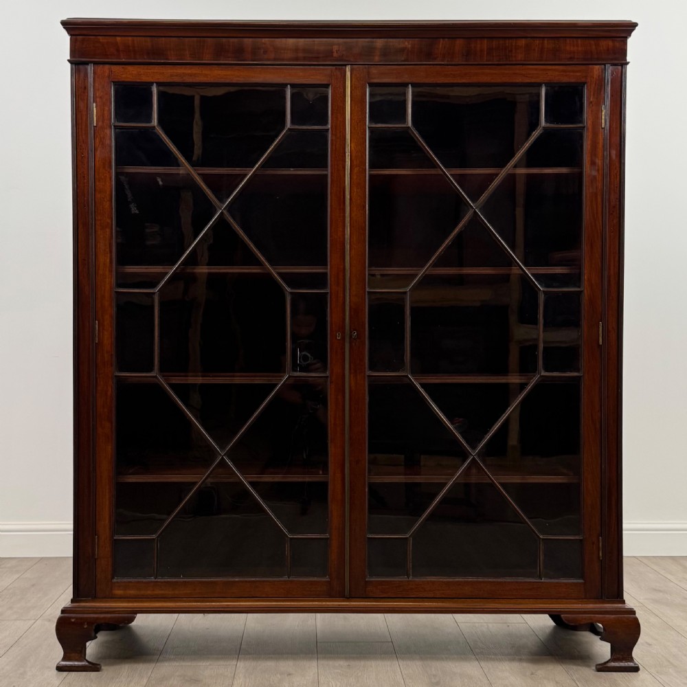  Antique 20th Century Good Quality Display Cabinet In Mahogany  View II