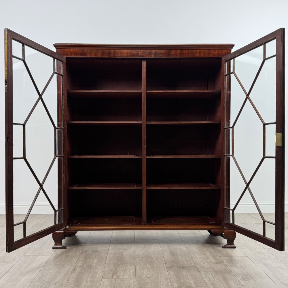 Antique 20th Century Good Quality Display Cabinet In Mahogany  View III
