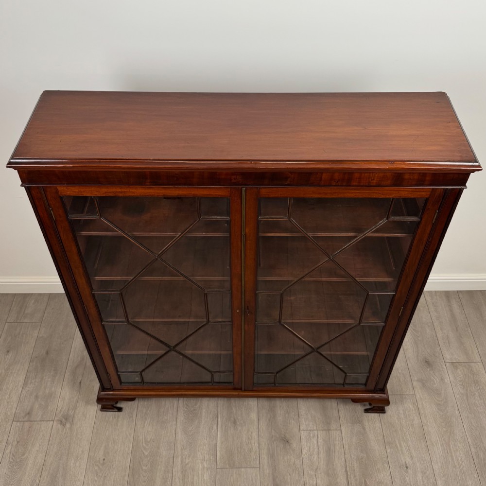  Antique 20th Century Good Quality Display Cabinet In Mahogany  View XII