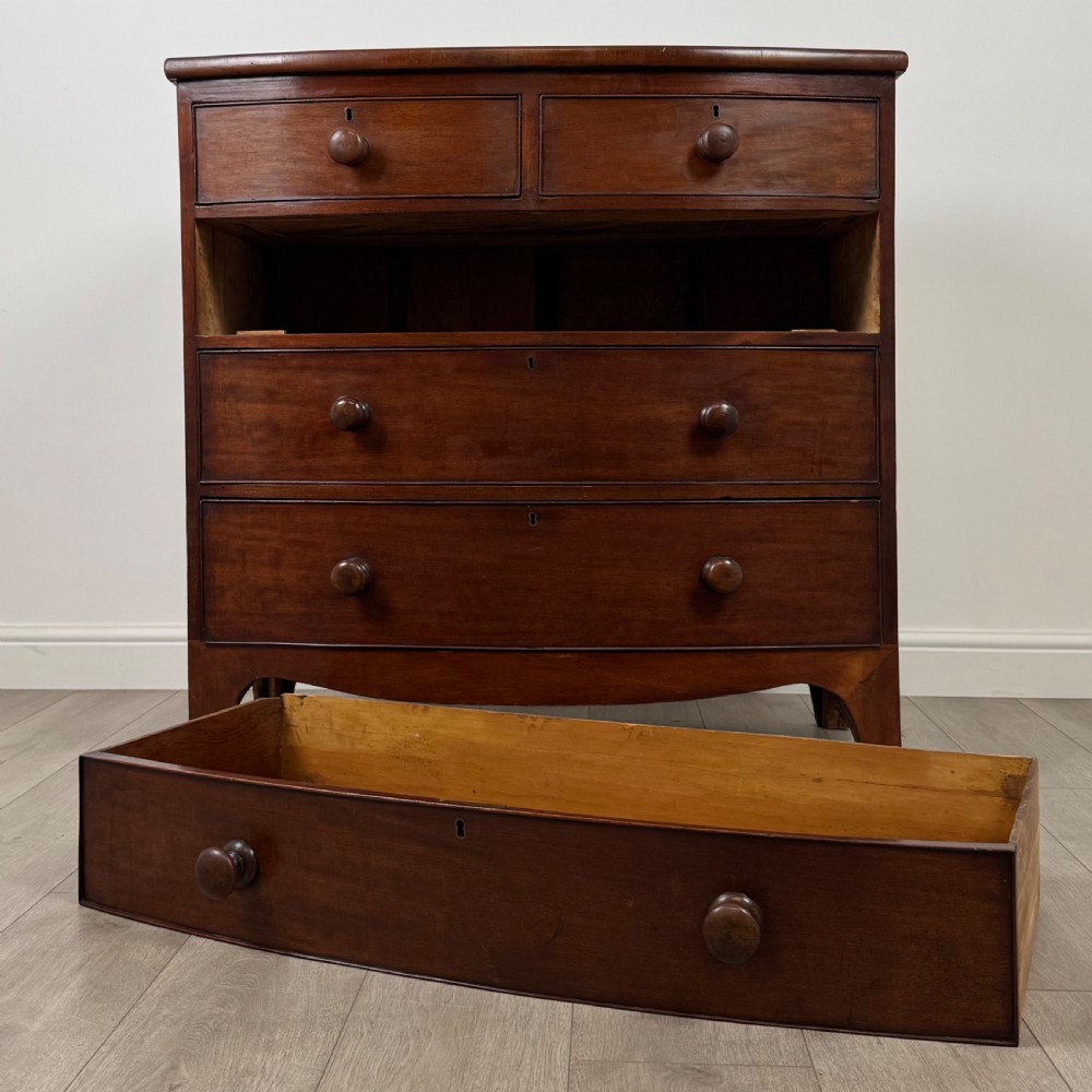 Antique 18th Century Bow Front Chest Of Drawers In Mahogany  View XI