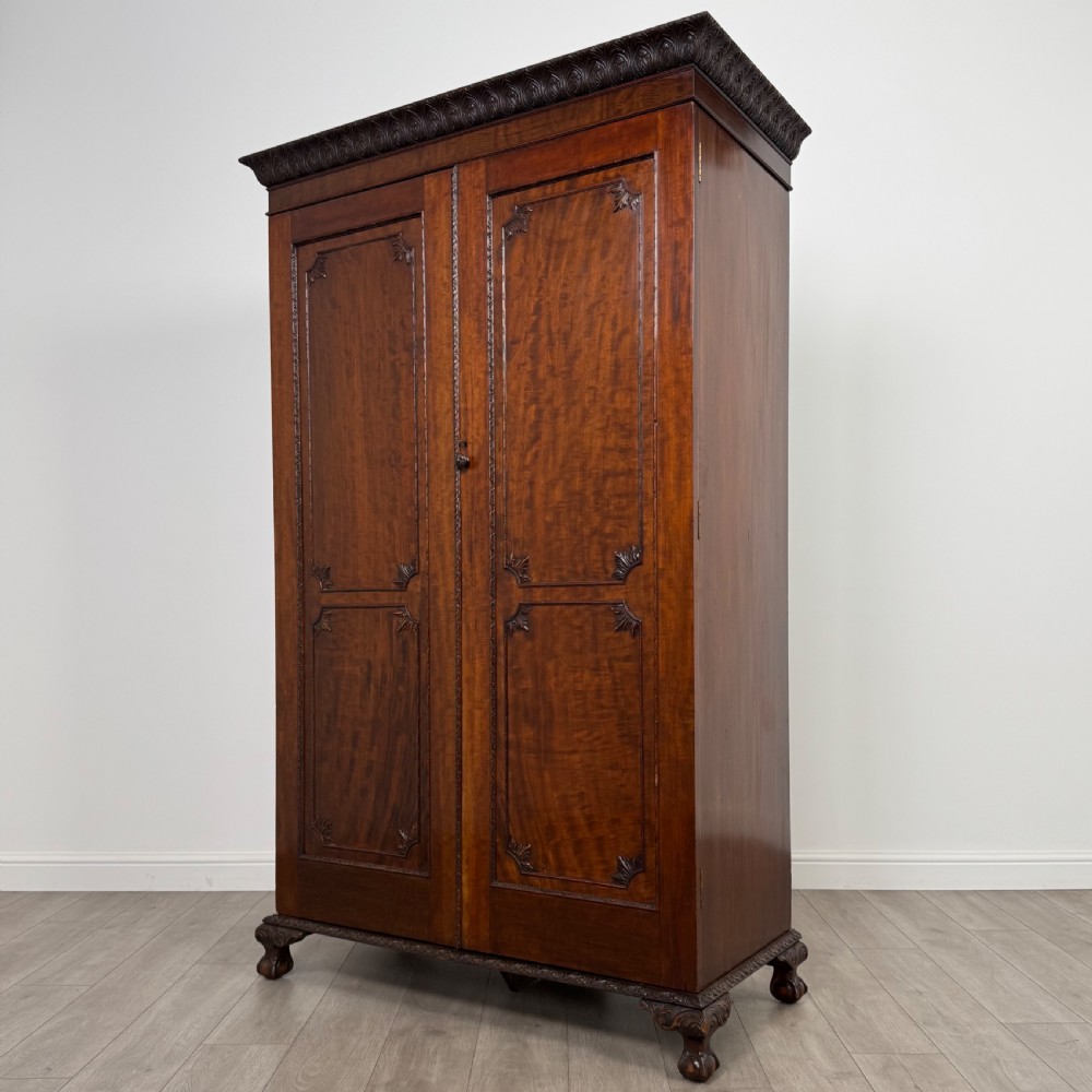  Antique 18th Century Fine Quality Wardrobe In Mahogany View III