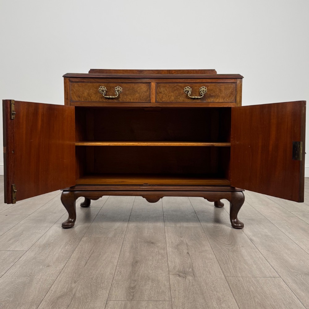 Antique 20th Century Good Quality Cupboard In Burr Walnut  View II