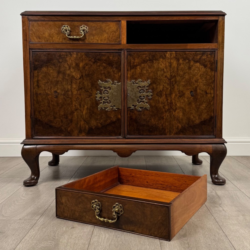Antique 20th Century Good Quality Cupboard In Burr Walnut  View XI