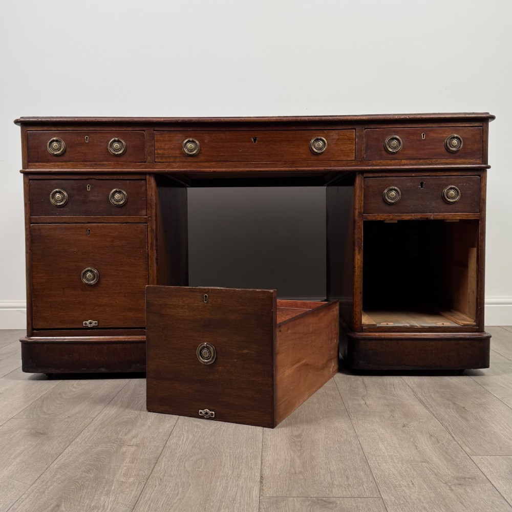 Antique 19th Century Good Quality Pedestal Desk In Mahogany  View X