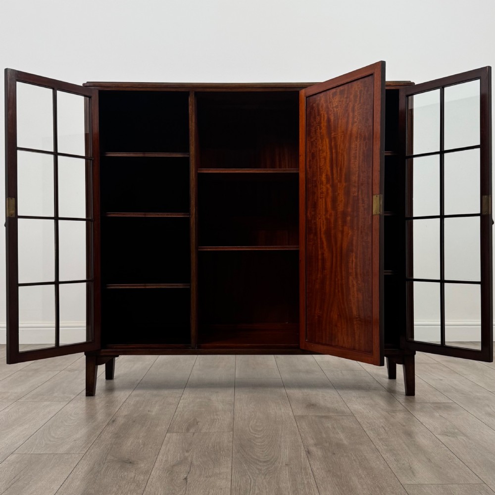 Antique 20th Century Fine Quality Display Cabinet In Mahogany View III
