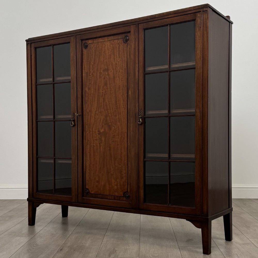 Antique 20th Century Fine Quality Display Cabinet In Mahogany View V