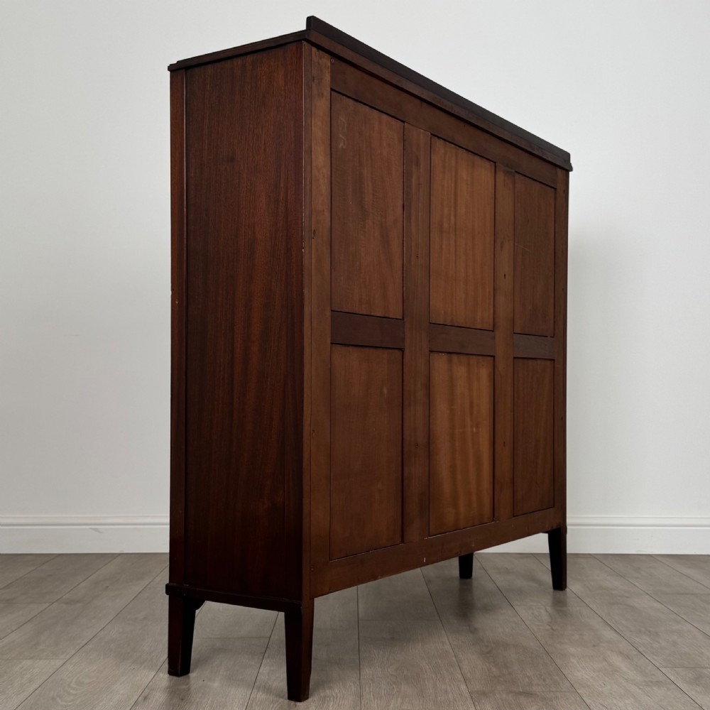 Antique 20th Century Fine Quality Display Cabinet In Mahogany View VII