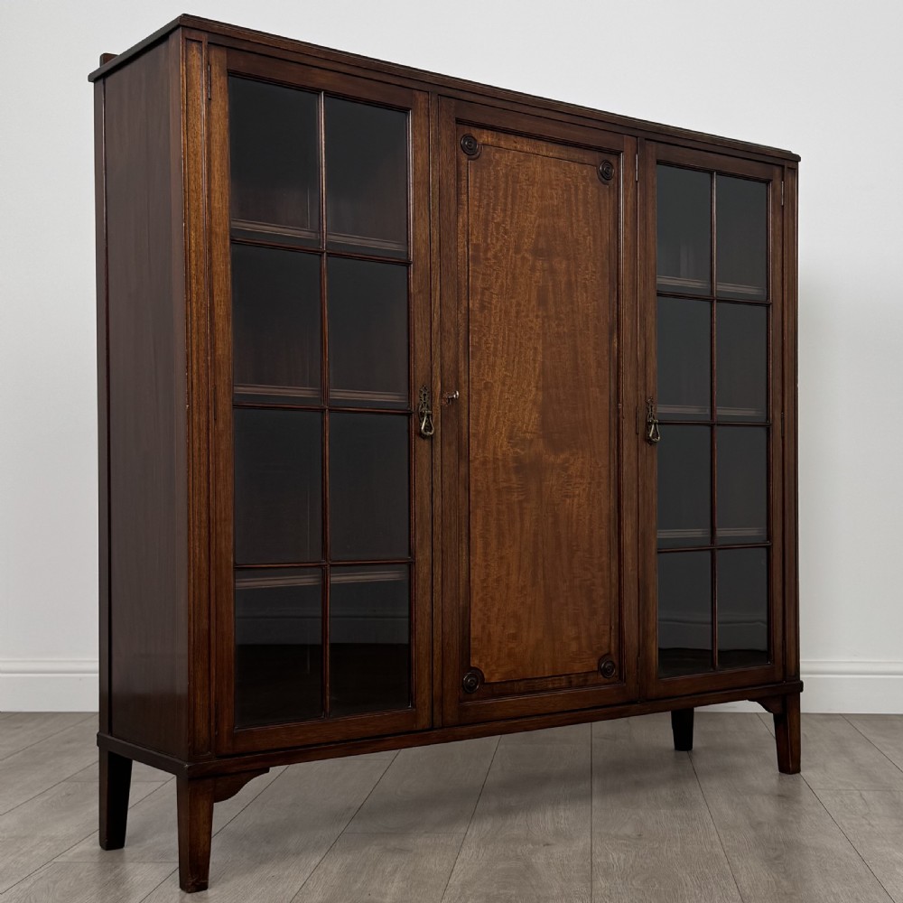 Antique 20th Century Fine Quality Display Cabinet In Mahogany View XI