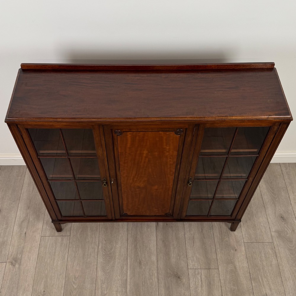 Antique 20th Century Fine Quality Display Cabinet In Mahogany View XII