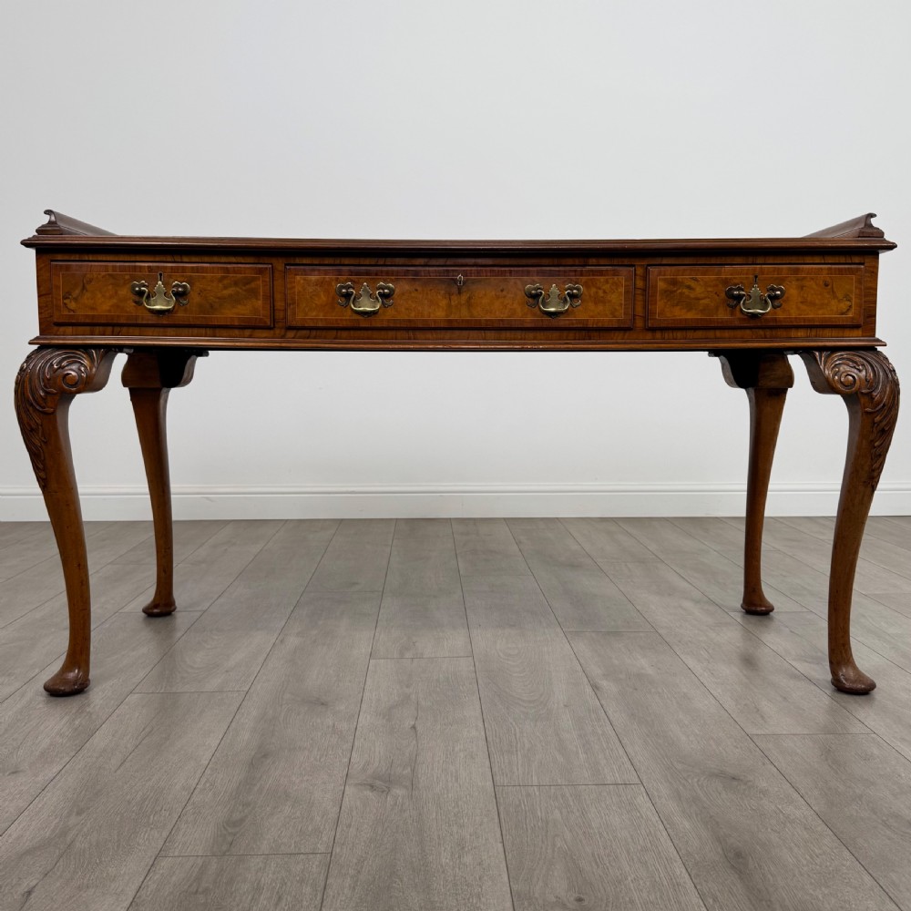 Antique 19th Century Fine Quality Writing Table In Burr Walnut 