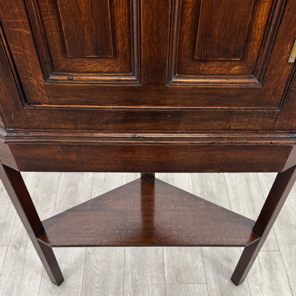 Antique 18th Century Good Quality Corner Cabinet In Oak  View V